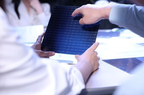 Neueste Unternehmensnachrichten über Von PERC zu TOPCon: Welches Solarpanel ist Ihrer Meinung nach besser?