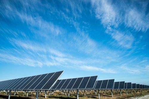 Neueste Unternehmensnachrichten über IRENA: Solarphotovoltaik ist die einzige Technologie, die auf dem besten Weg ist, die Investitionsziele für 2030 zu erreichen